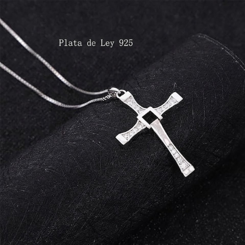 Collar con colgante de cruz