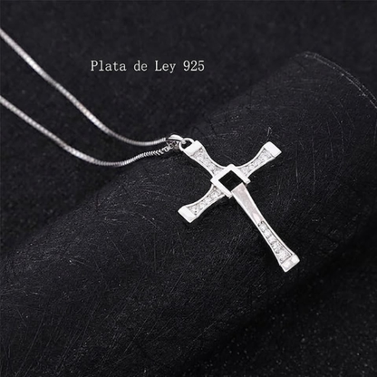 Collar con colgante de cruz